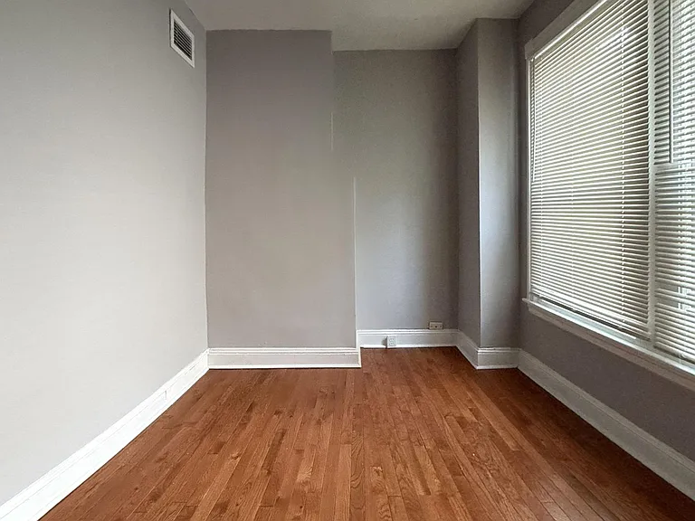 459 Winona St — Photo 8