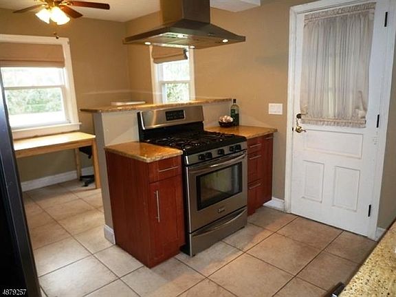 3rd image of 95 Darlington Ave