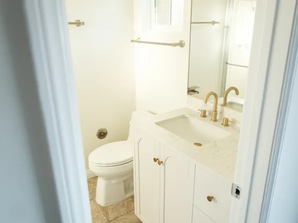 10701 Langmuir Ave, Sunland, CA 91040