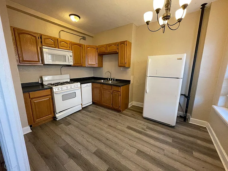 Llanhurst Apartments — Photo 2