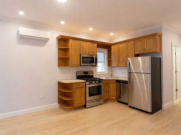 3rd image of 9 Holly Pl #1