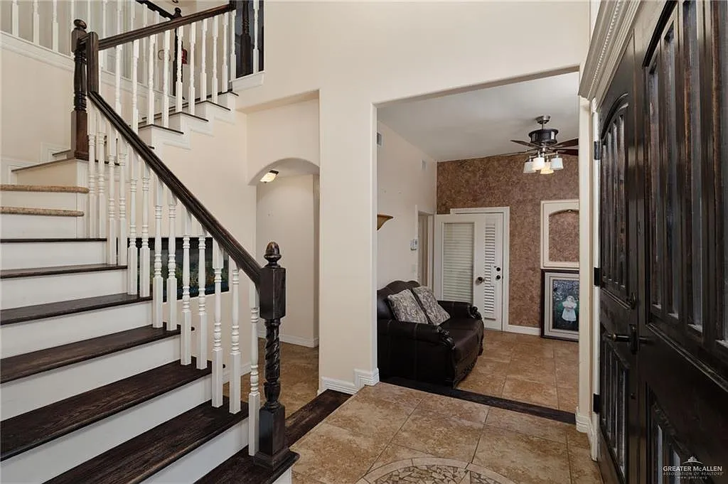 6 bed, 5.5 bath, 3114 sqft, $3,200 — Photo 4