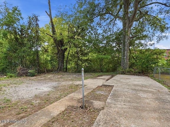 3rd image of 153 Sewanee Dr