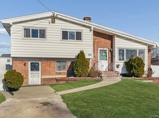 253 W 20th Street, Deer Park, NY