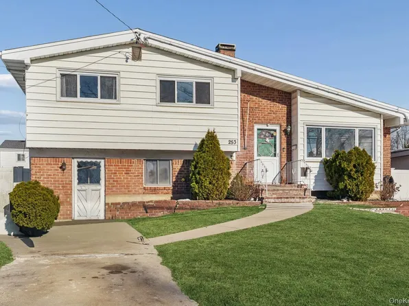 253 W 20th Street, Deer Park, NY 11729