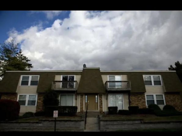 9814 Greenery Ln APT D, Saint Louis, MO 63132
