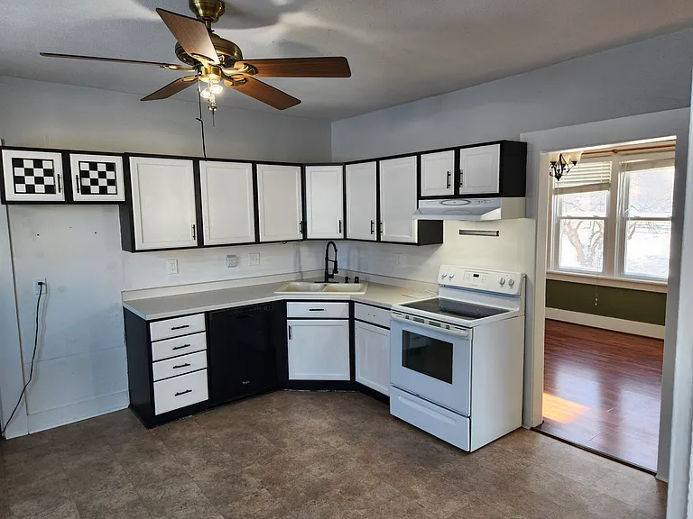 759 E Sumner St — Photo 14