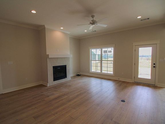 2nd image of 1010 Ridgeview Cv