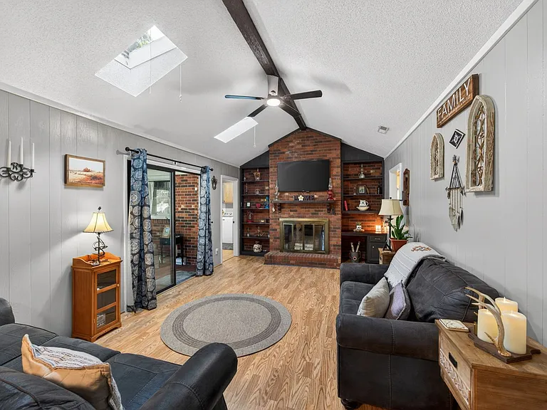 640 Summerest Ct — Photo 12