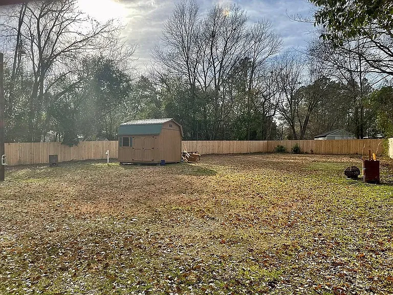 1252 Hastings Dr — Photo 3