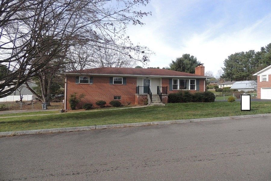 1st image of 105 Brookwood Dr