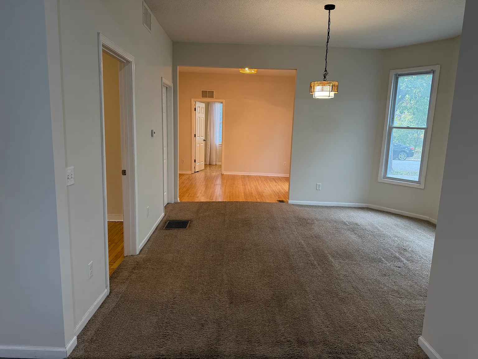 2 bed, 1350 sqft, $2,195 — Photo 3
