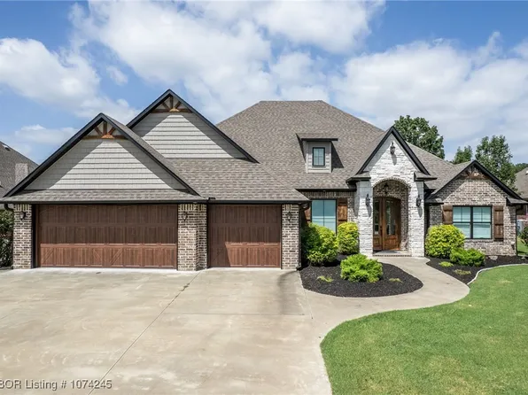 517 S Deerwood Dr, Greenwood, AR 72936