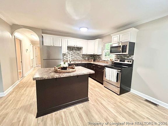3rd image of 812 Stoneykirk Dr