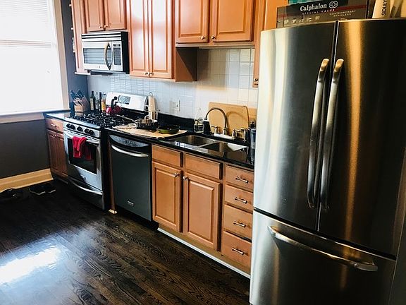 2nd image of 1568 N Hoyne Ave #3