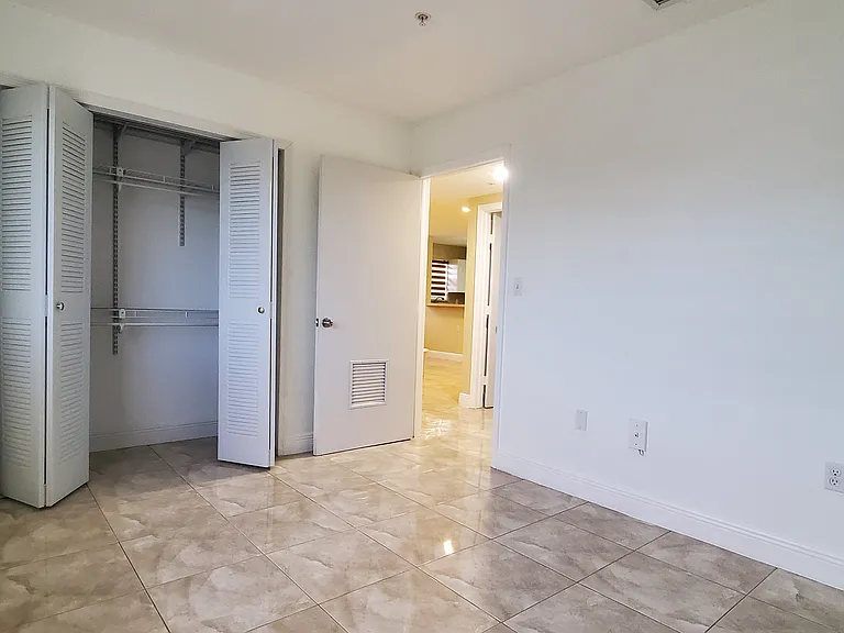 1627 NW 18th St #310 — Photo 13