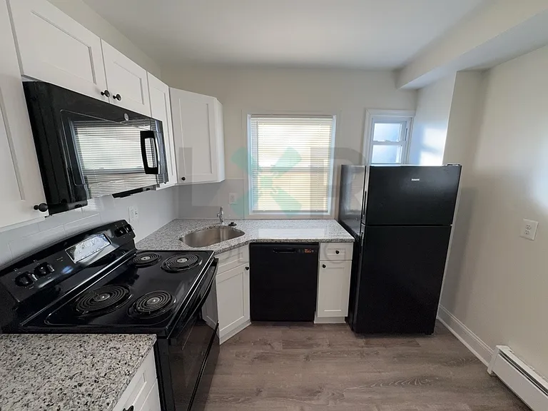 38 Rhodes Ave — Photo 1
