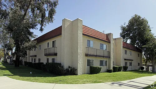 1405 E Lynwood Dr Photo 1