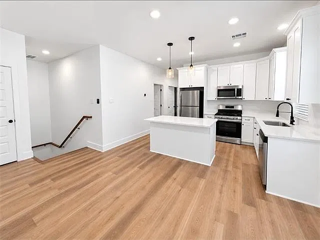 3 bed, 2.0 bath, 1313 sqft, $2,000 — Photo 4
