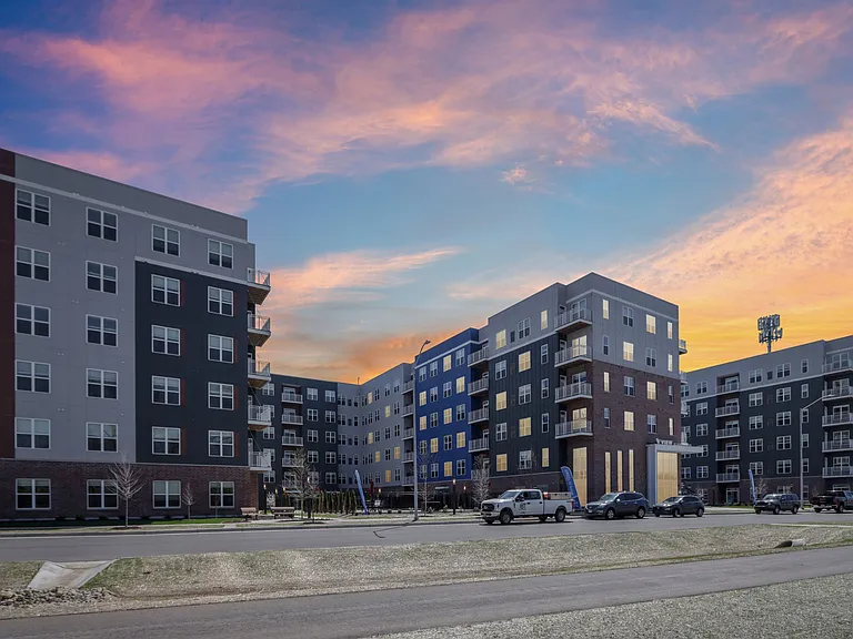 The View at Huxley Yards — Photo 37