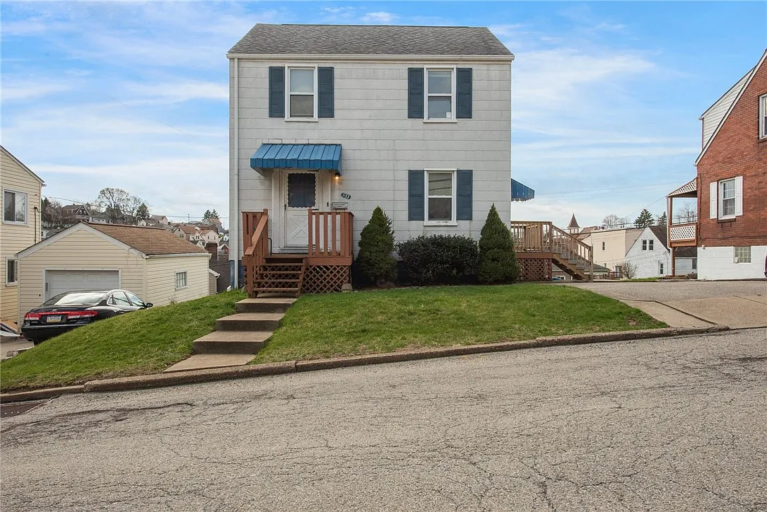 933 Josephine St photo 1
