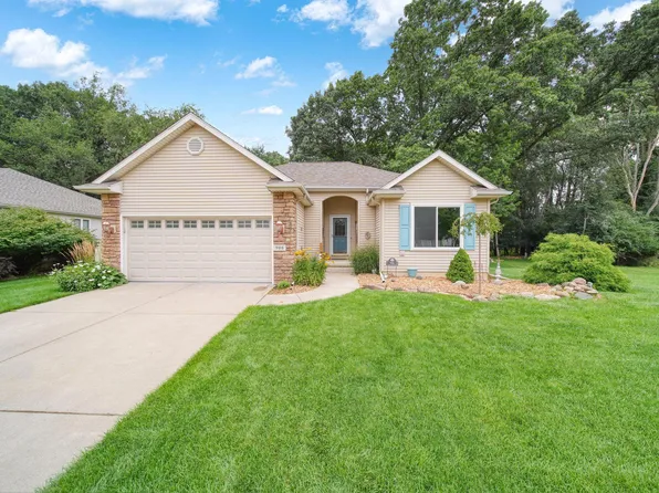 906 Essex Park Dr, Jackson, MI 49203