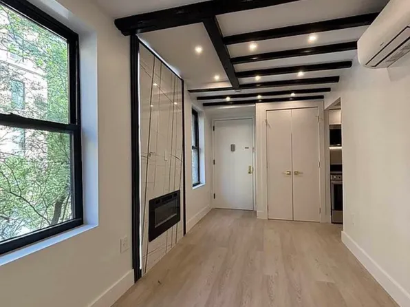 191 Prince St #301, New York, NY 10012