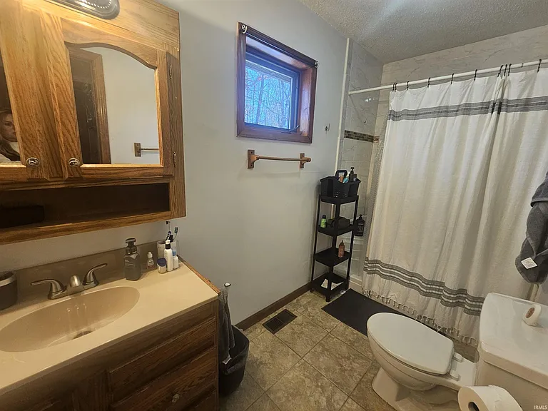 4035 N Hinkle Rd — Photo 7