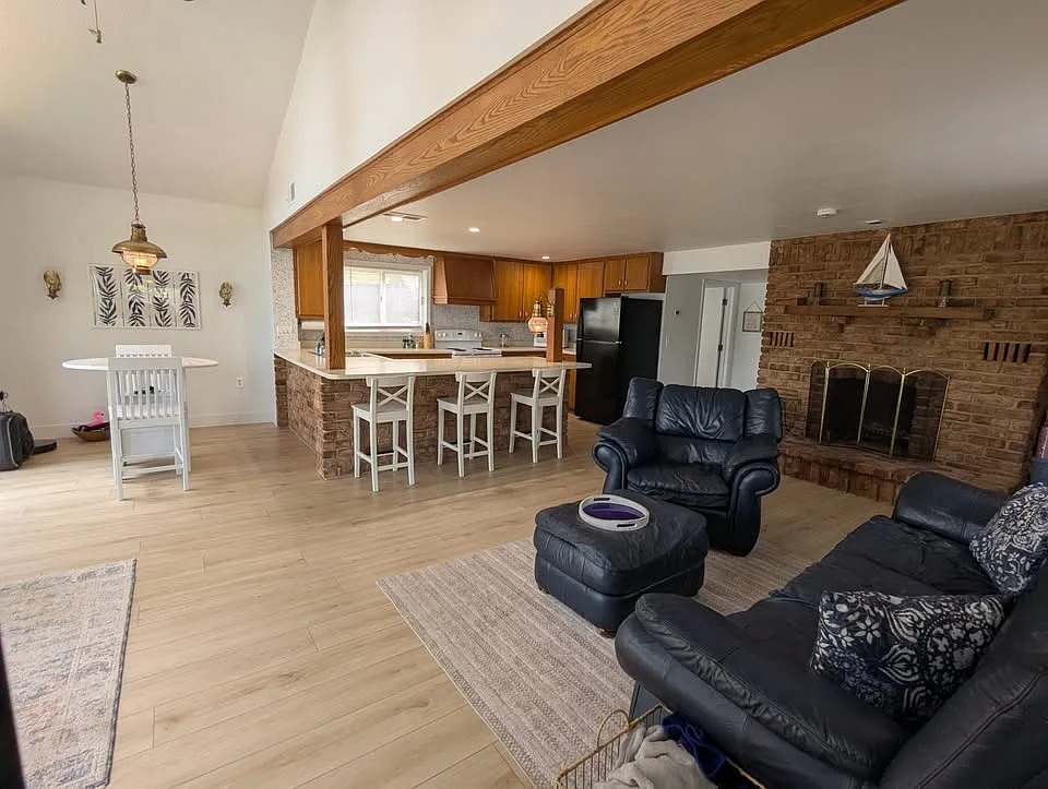 3 bed, 1700 sqft, $1,700 — Photo 3