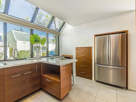 5th image of 909 Alvarado Ave APT 11