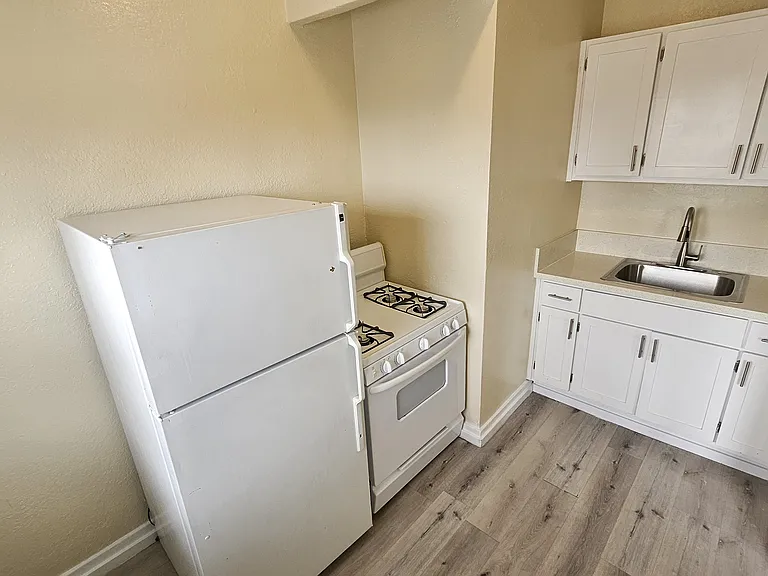 1185 E Vernon Ave #20 — Photo 4