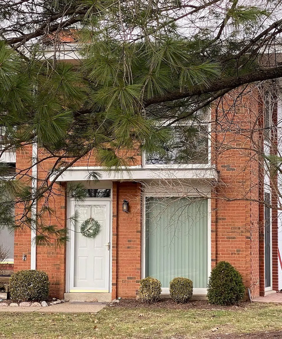 1142 S Mason Rd — Photo 3