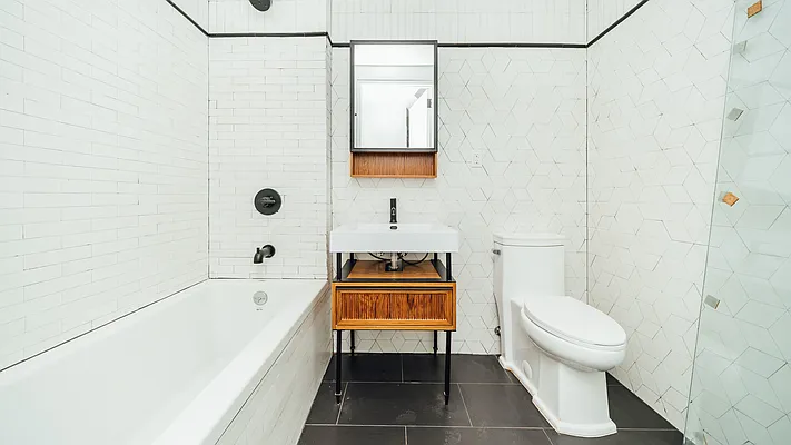 Rented by Nooklyn NYC LLC | media 82