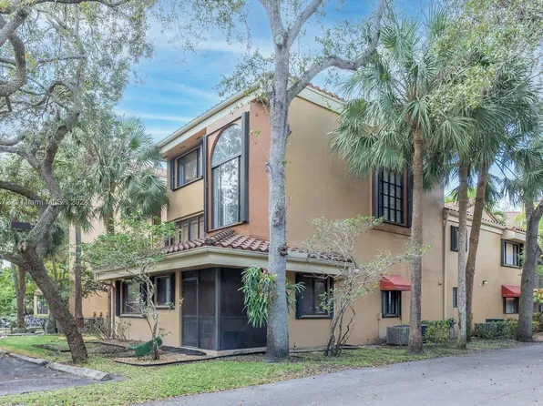 15575 Miami Lakeway N APT 210, Hialeah, FL 33014