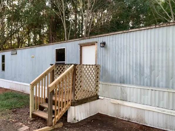 105 J Cobb Dr, Seneca, SC 29678