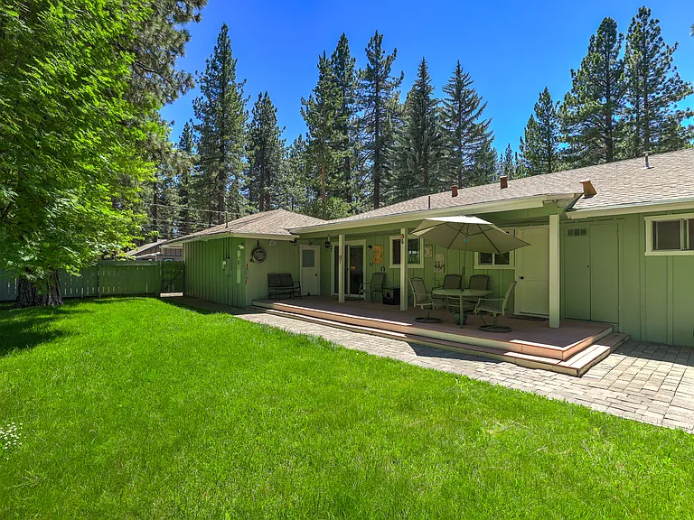 877 Sonoma Ave #B — Photo 3