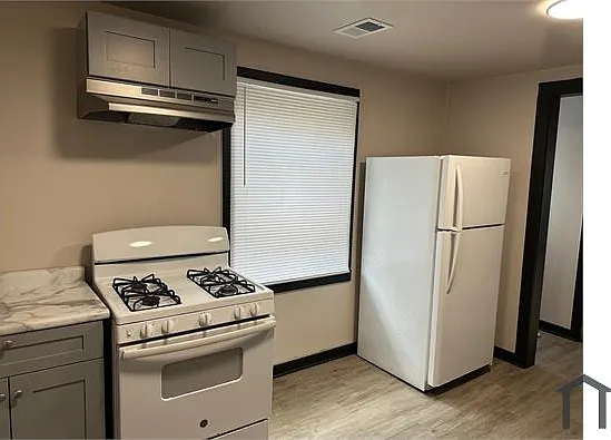 3 bed, 1200 sqft, $1,200 — Photo 2