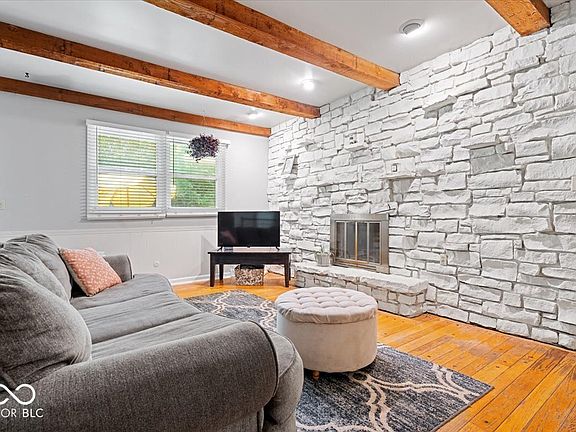 2nd image of 7010 Grosvenor Pl