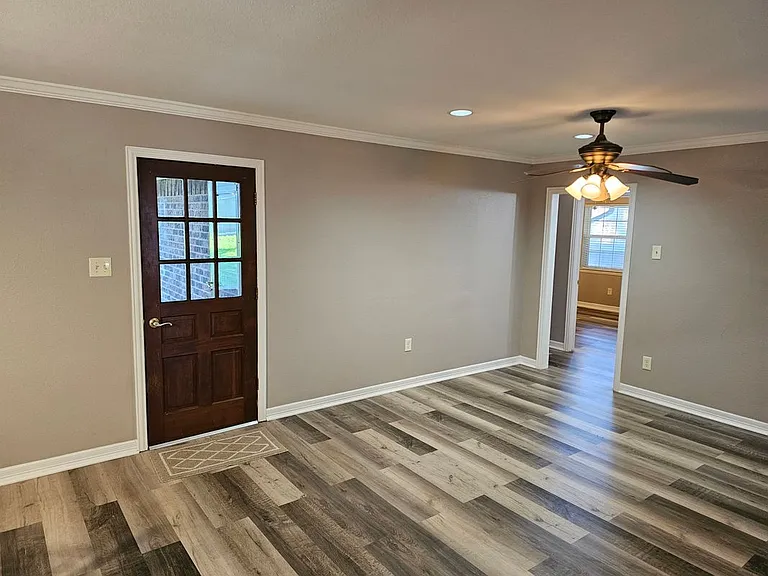 405 Atkerson Ln — Photo 5