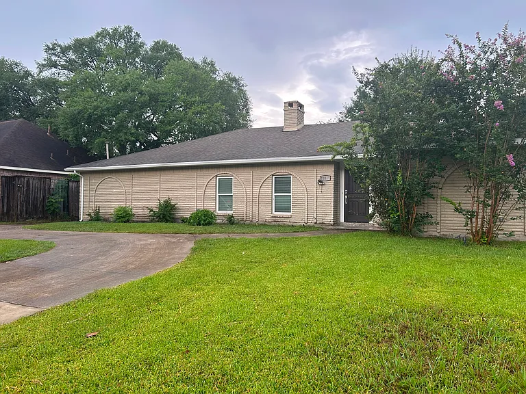 11007 Hillcroft Ave — Photo 3