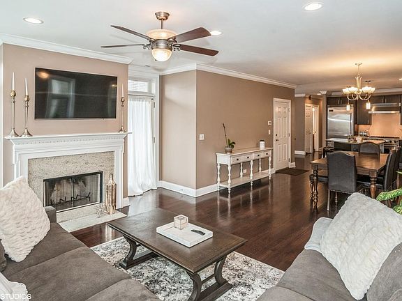 4th image of 926 W Fullerton Ave #0