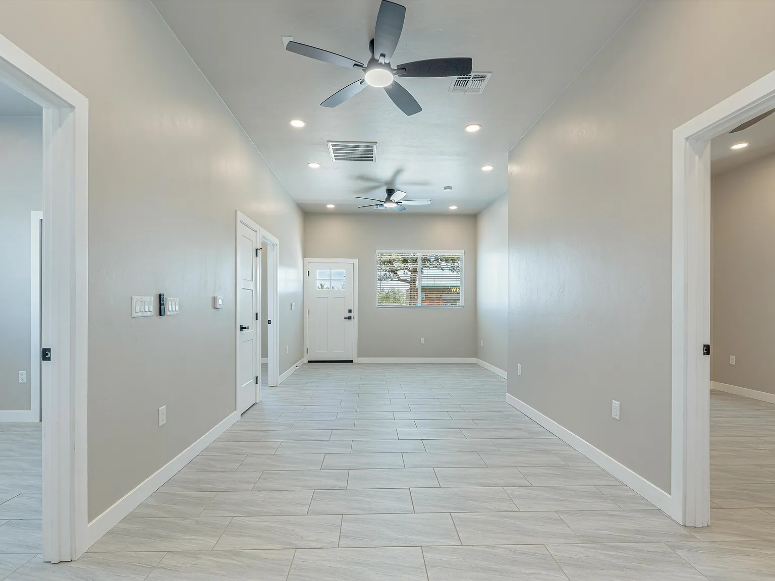3 bed, 1000 sqft, $1,799 — Photo 3