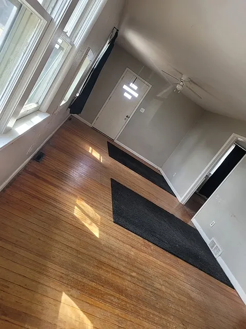 420 Douglas St — Photo 4