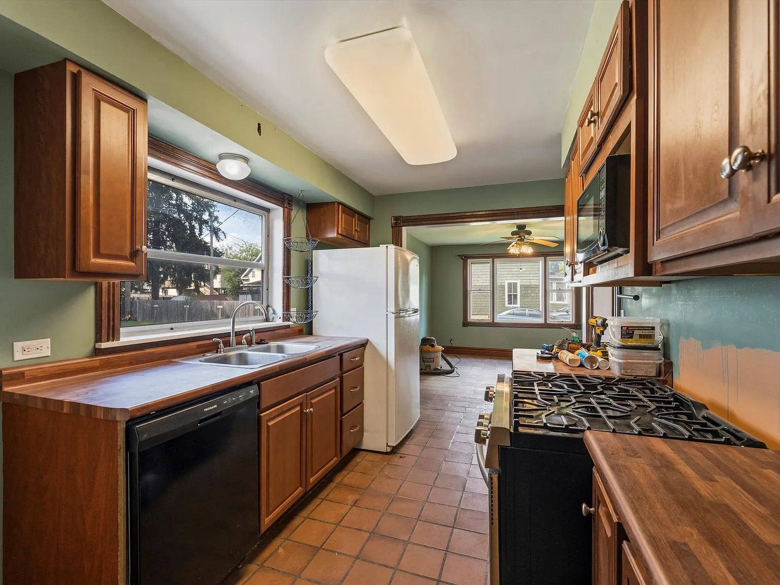 4 bed, 1800 sqft, $1,800 — Photo 3
