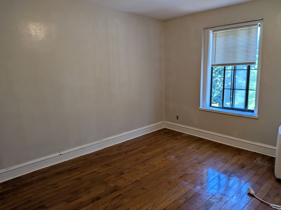 2nd image of 826 South St #3B