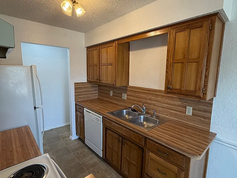 213 S Beverly St #1 — Photo 7