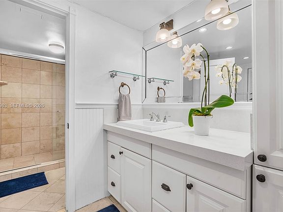 5th image of 611 Ocean Dr APT 3E