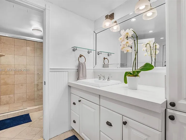 611 Ocean Dr #3E — Photo 5