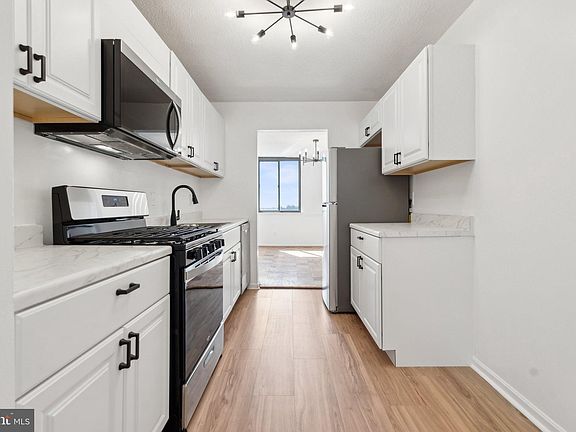 5th image of 118 Monroe St APT 702