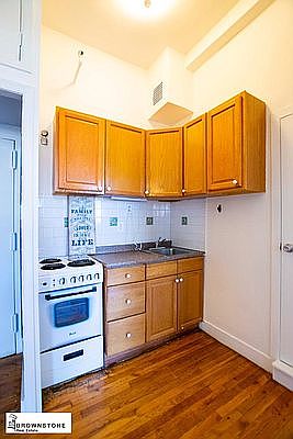 3rd image of 136 Joralemon St APT 4F